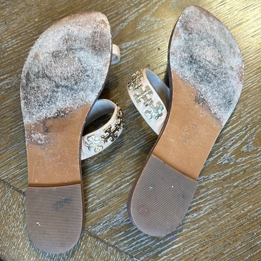 EUC Tory Burch Val Patent Leather Nude Toe Ring Sandal Size 7 1/2